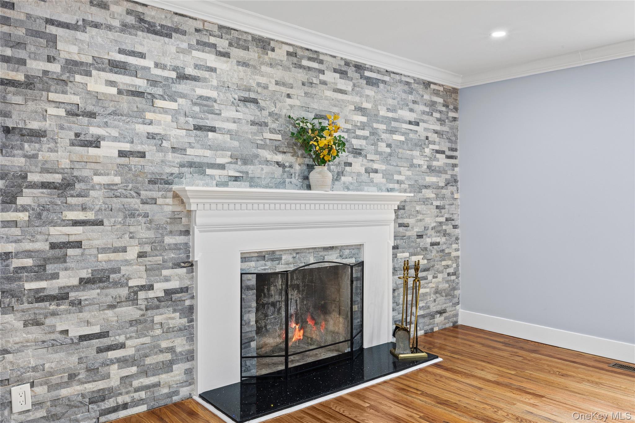 81 Rowe Avenue — photo 11