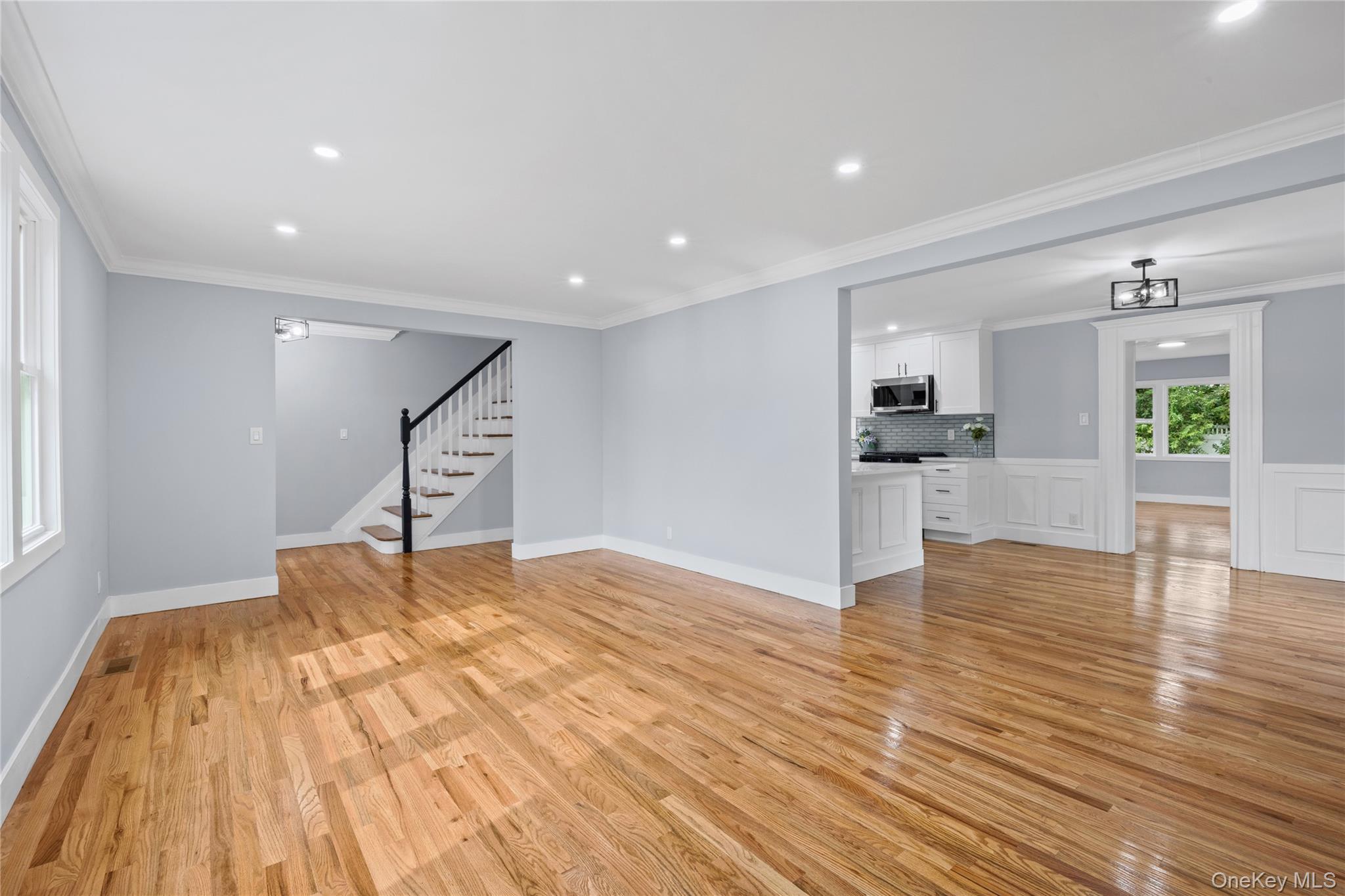 81 Rowe Avenue — photo 13