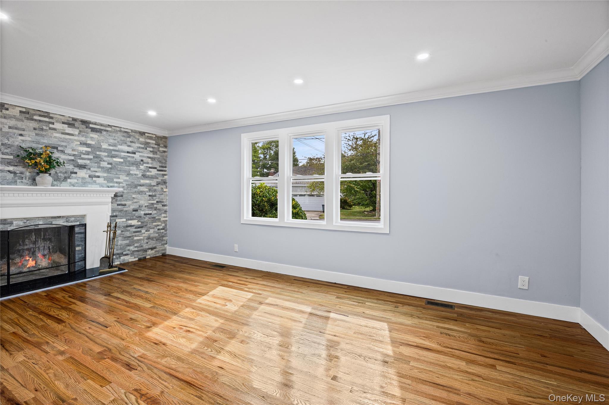 81 Rowe Avenue — photo 15