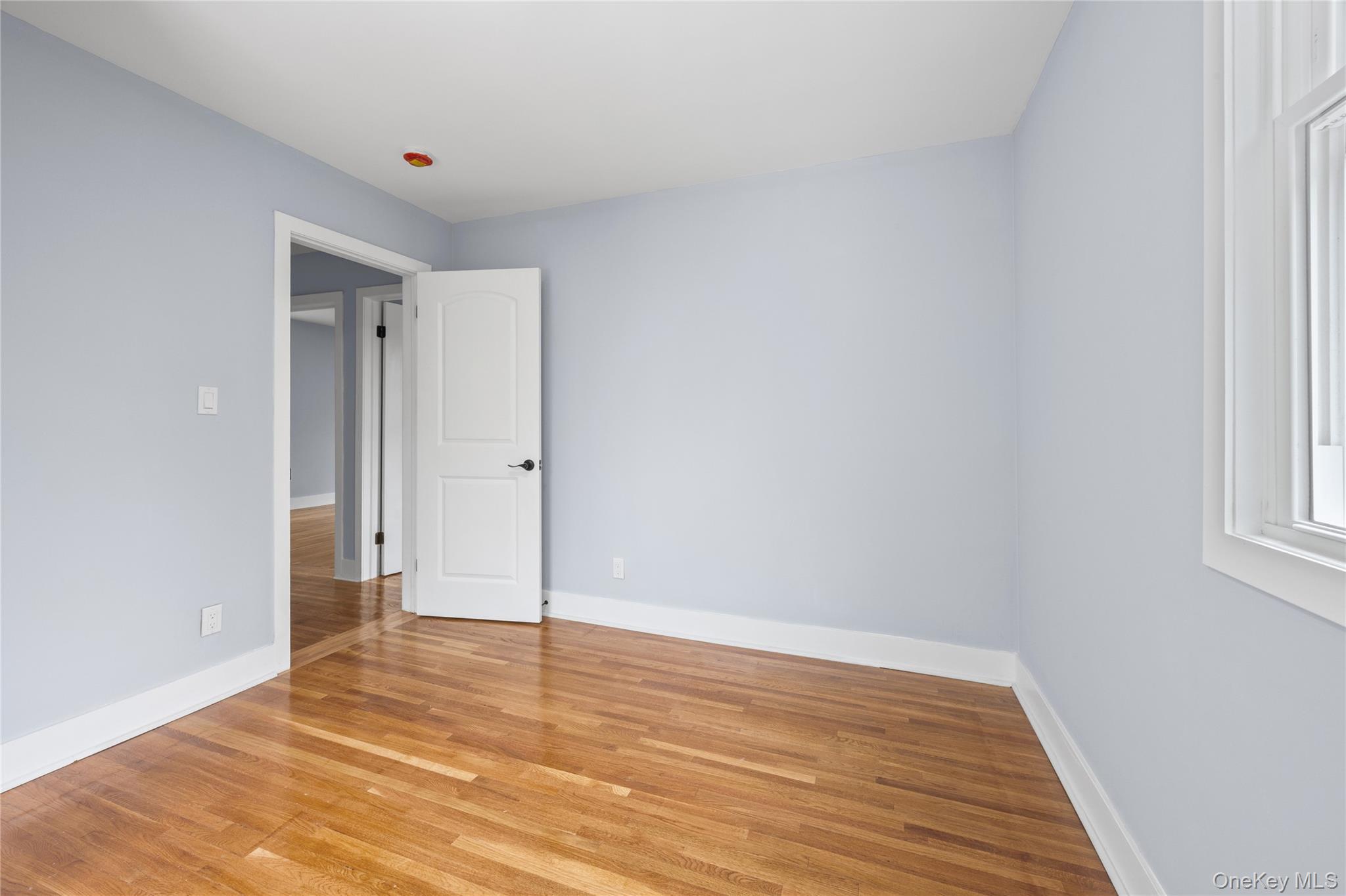81 Rowe Avenue — photo 18