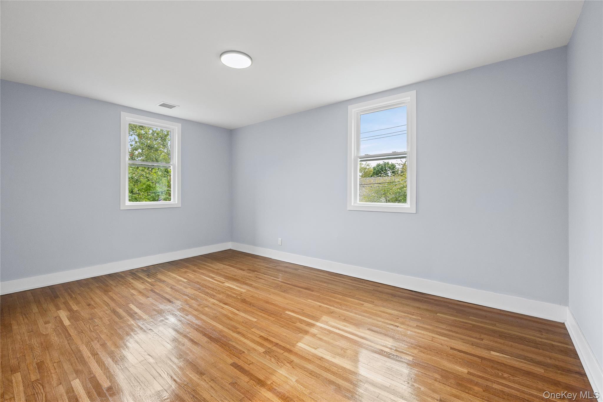 81 Rowe Avenue — photo 19