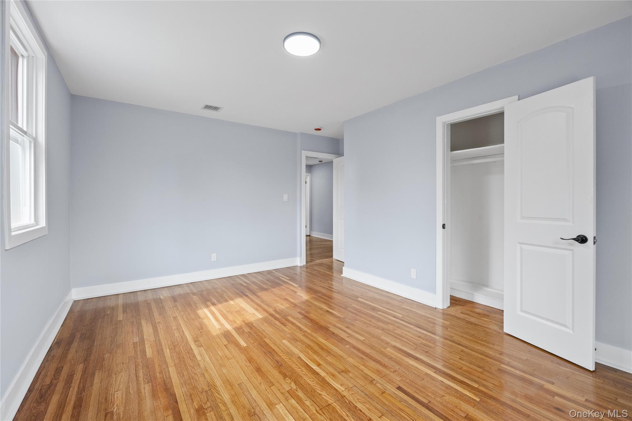 81 Rowe Avenue — photo 21