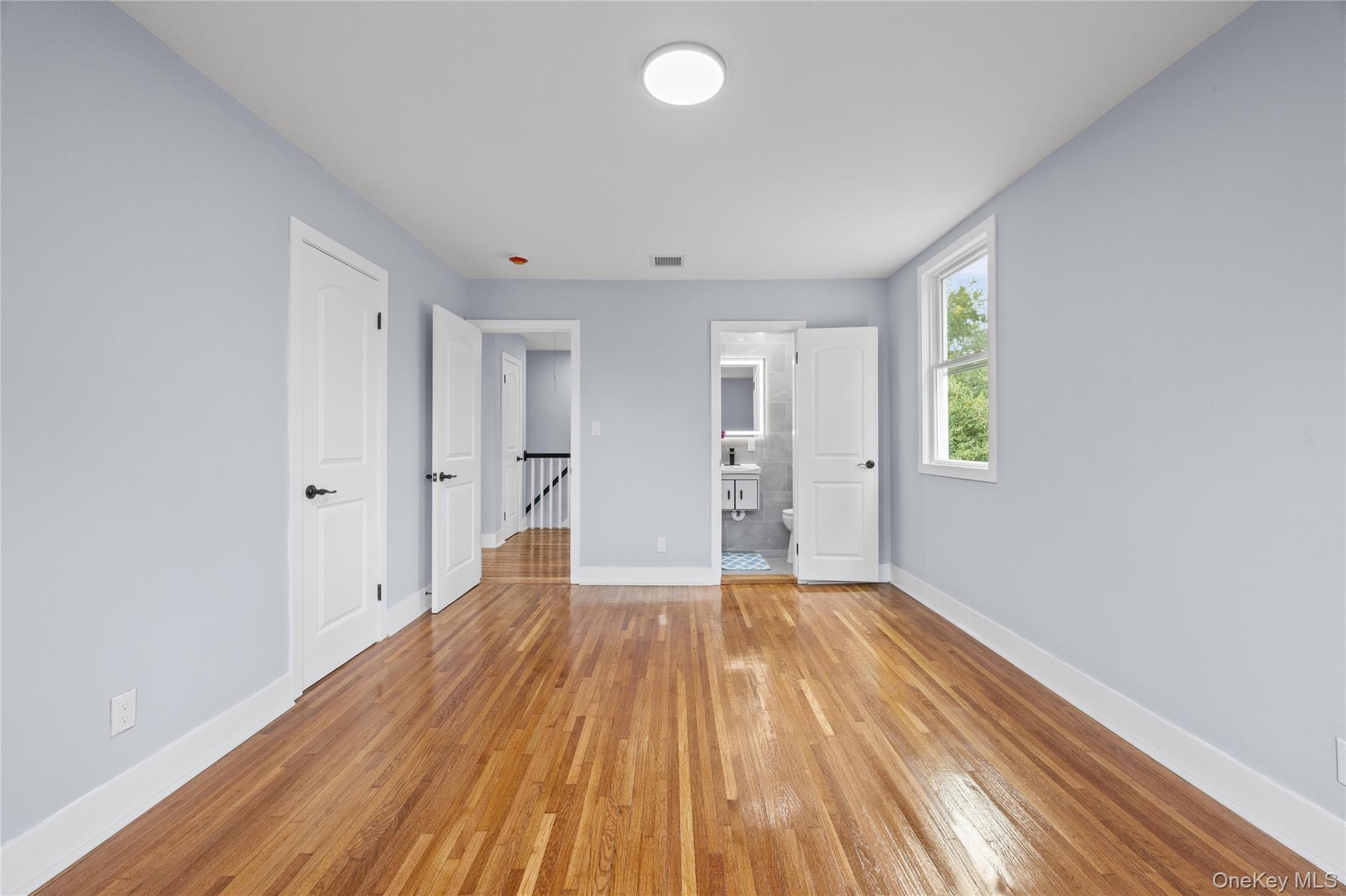 81 Rowe Avenue — photo 23