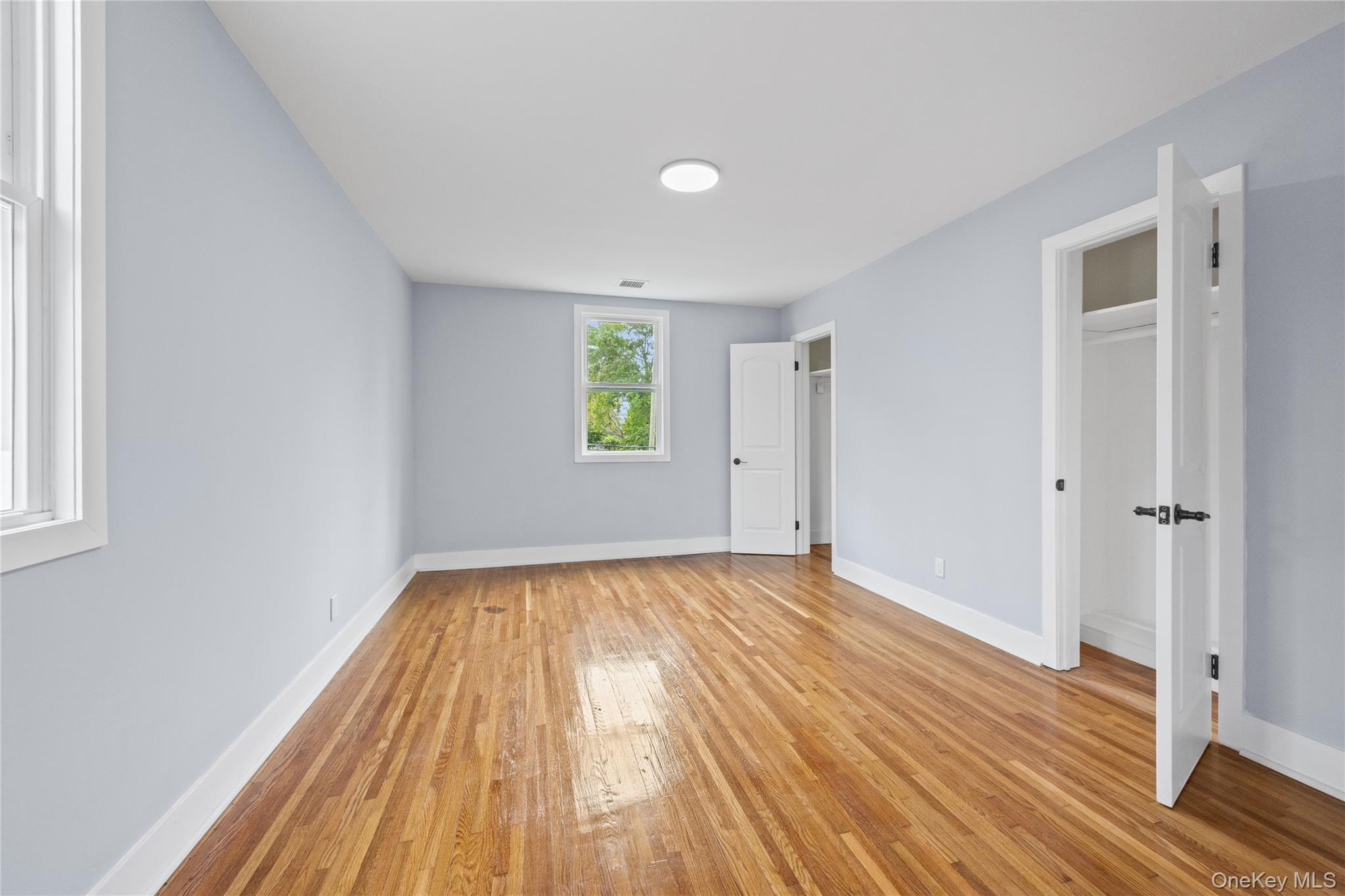 81 Rowe Avenue — photo 25