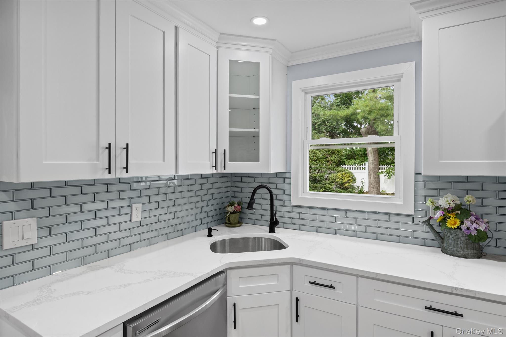 81 Rowe Avenue — photo 26