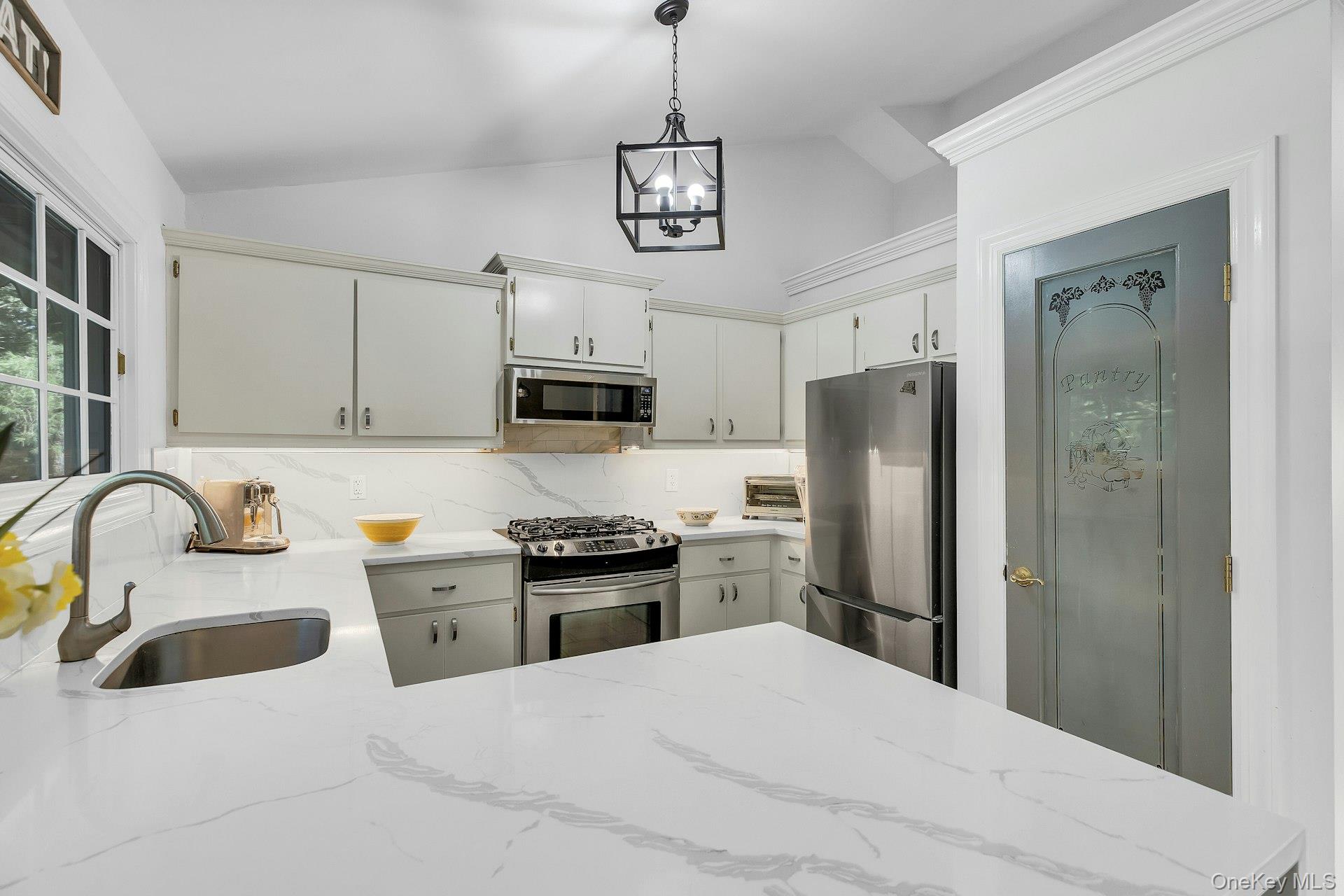 111 Bay Avenue — photo 12