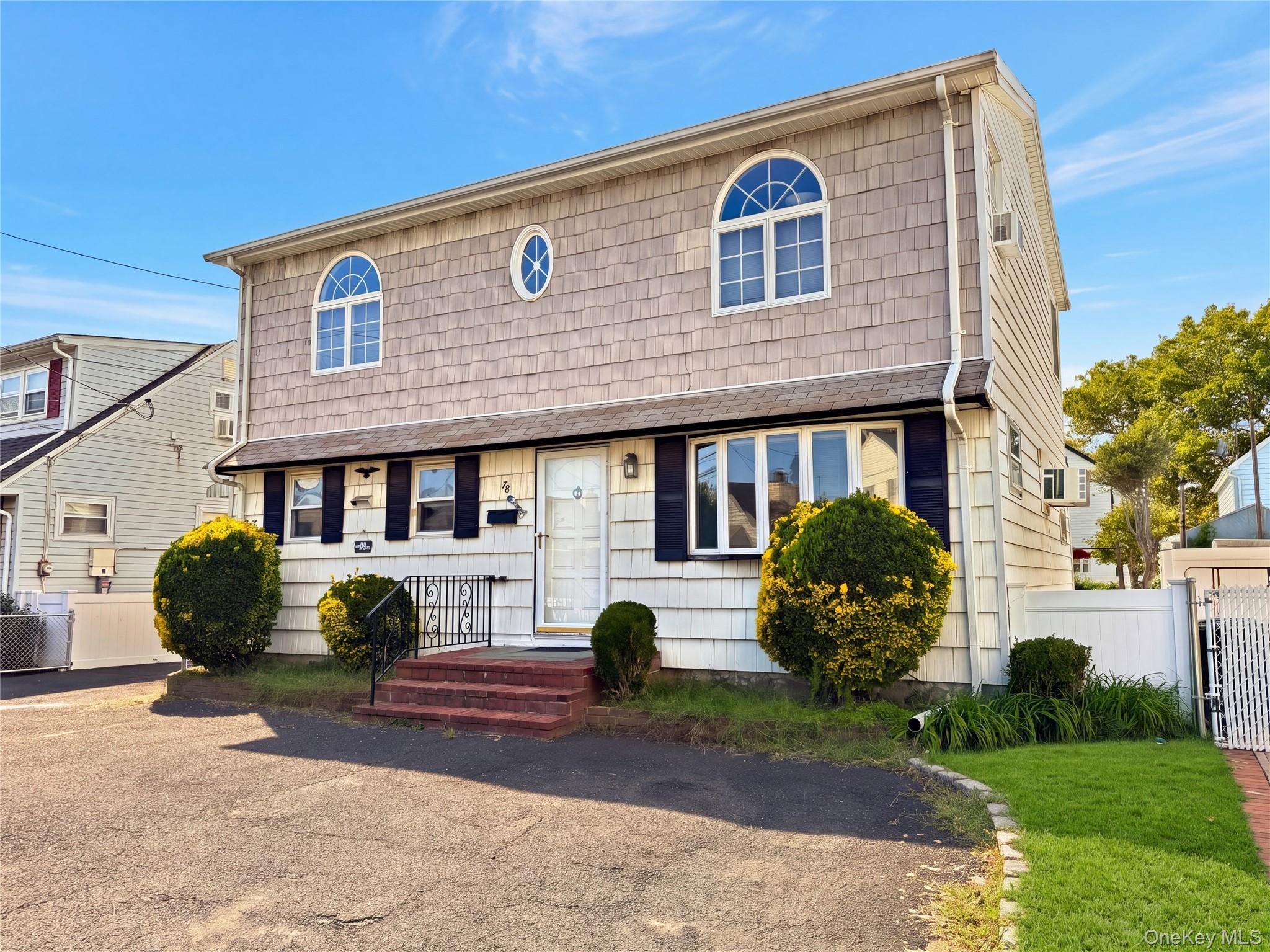 78 Gates Avenue — photo 2