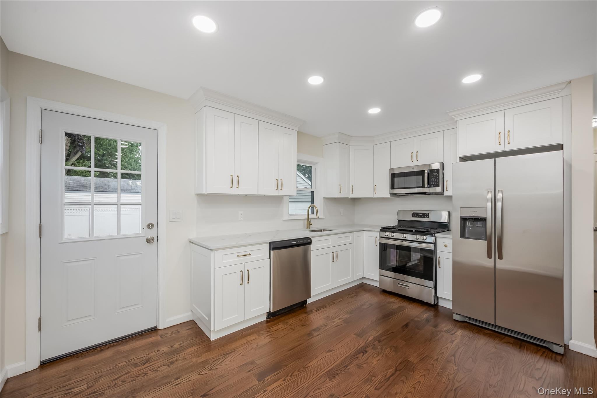 200 Raff Avenue — photo 6