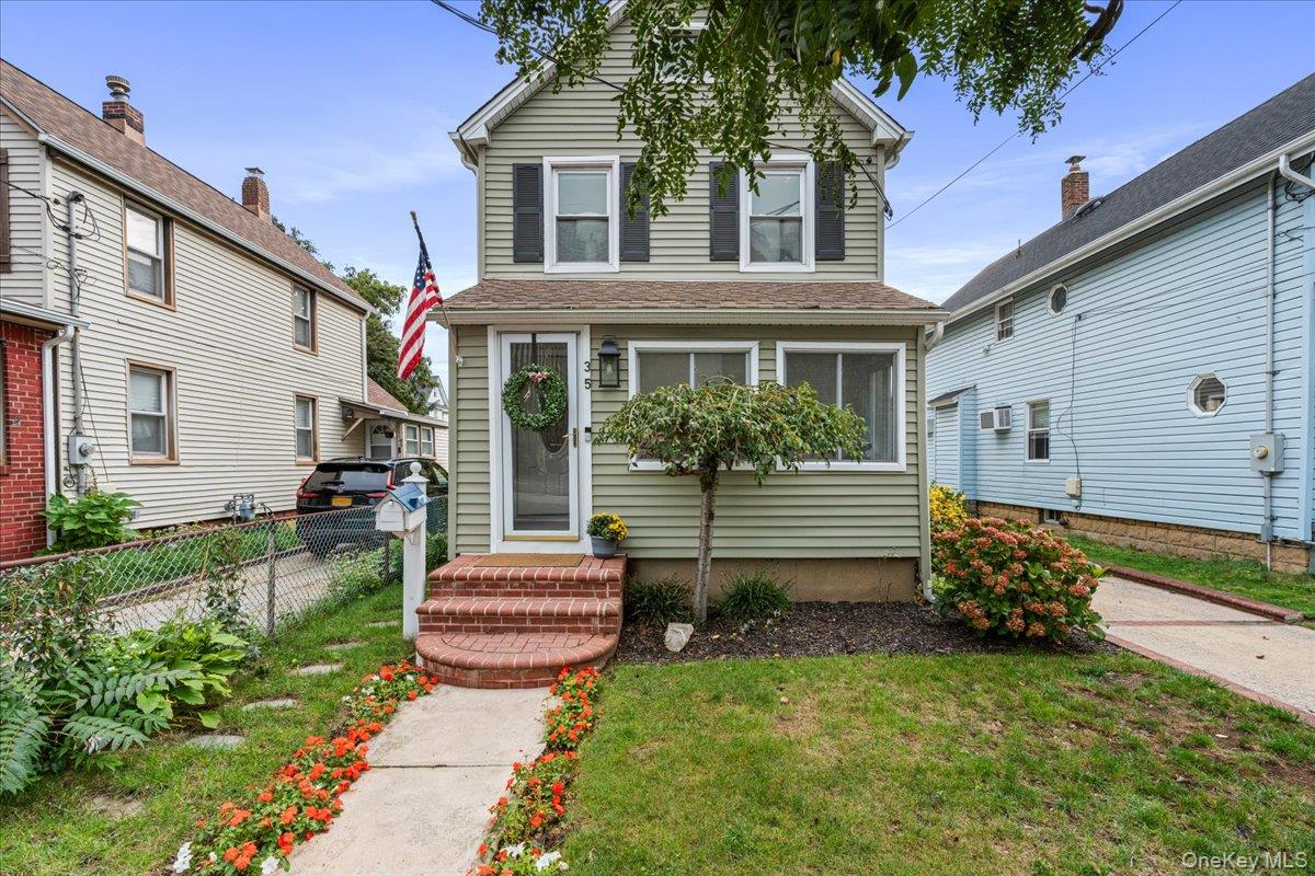35 Saint Marks Avenue