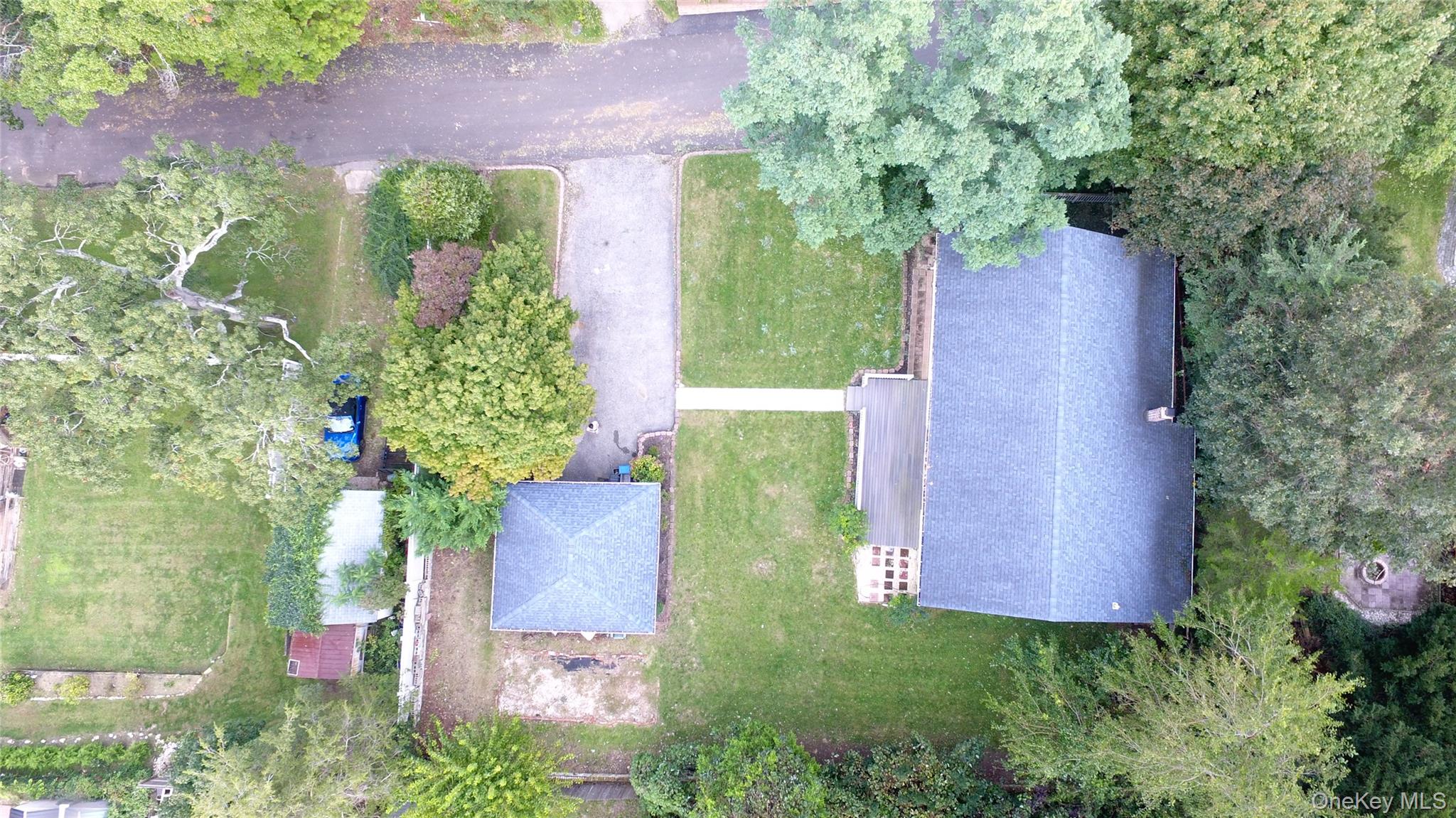 40 Flowerfield Road — photo 2
