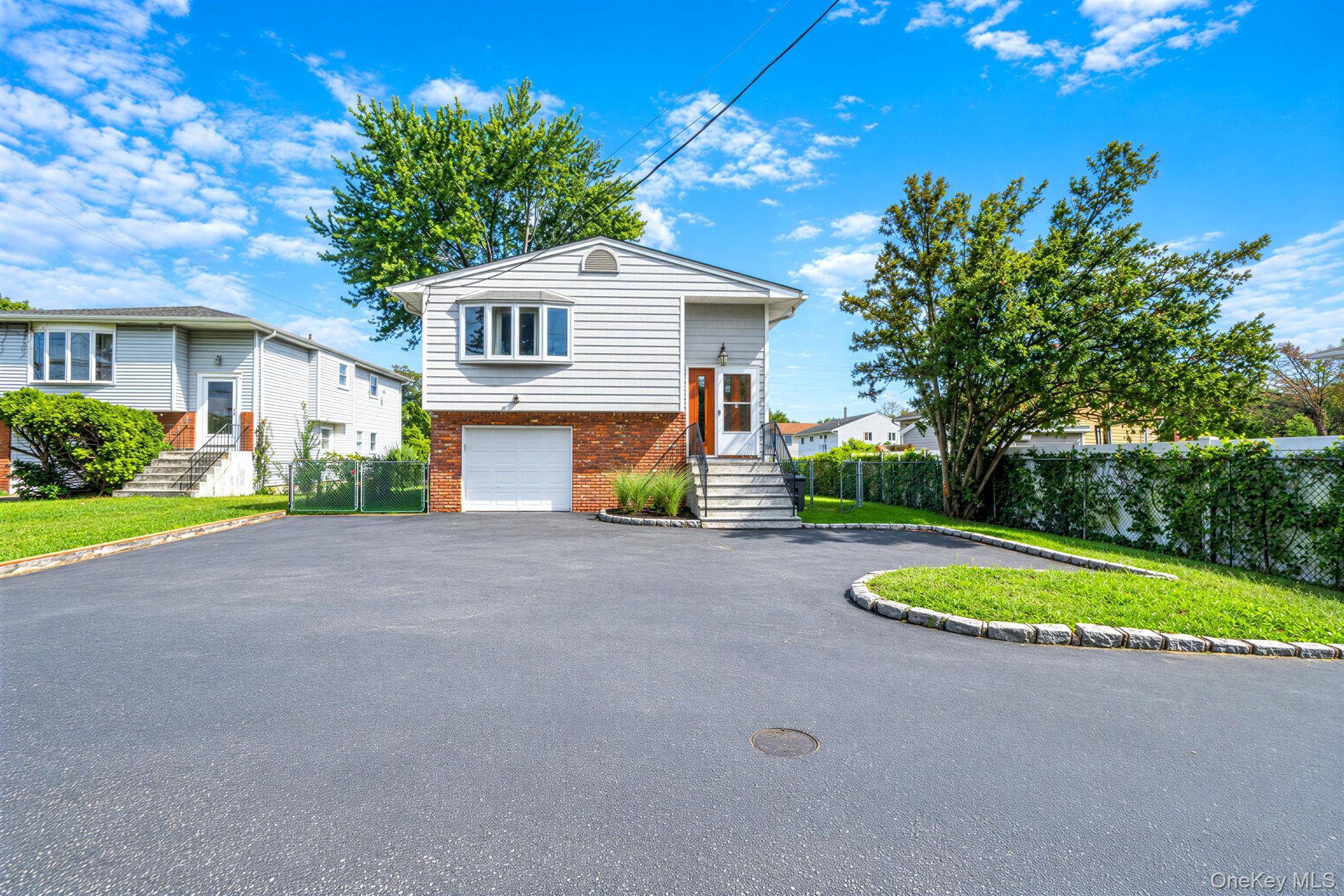 263 Commack Road — photo 2