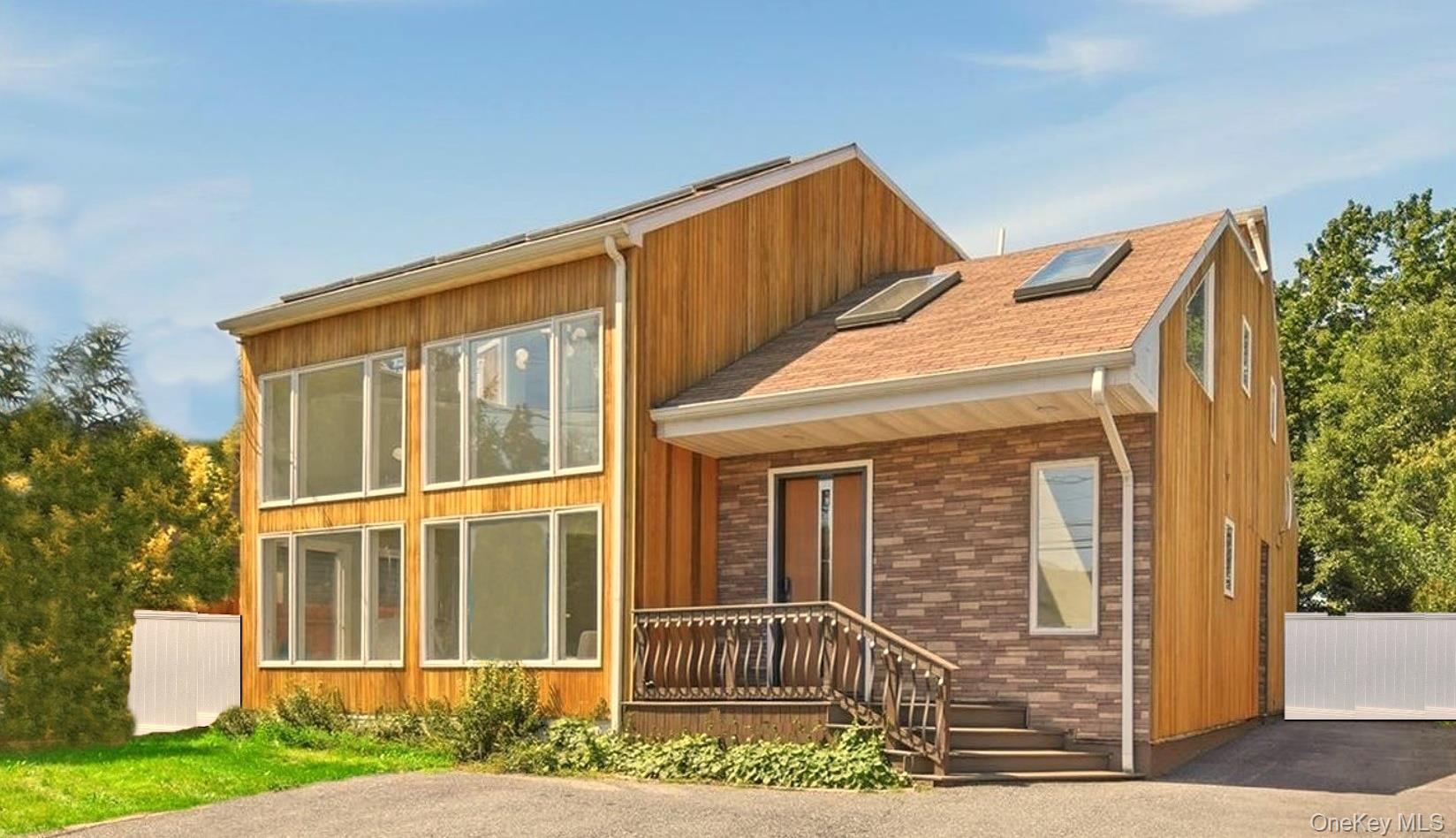 308 5th Avenue, East Northport
