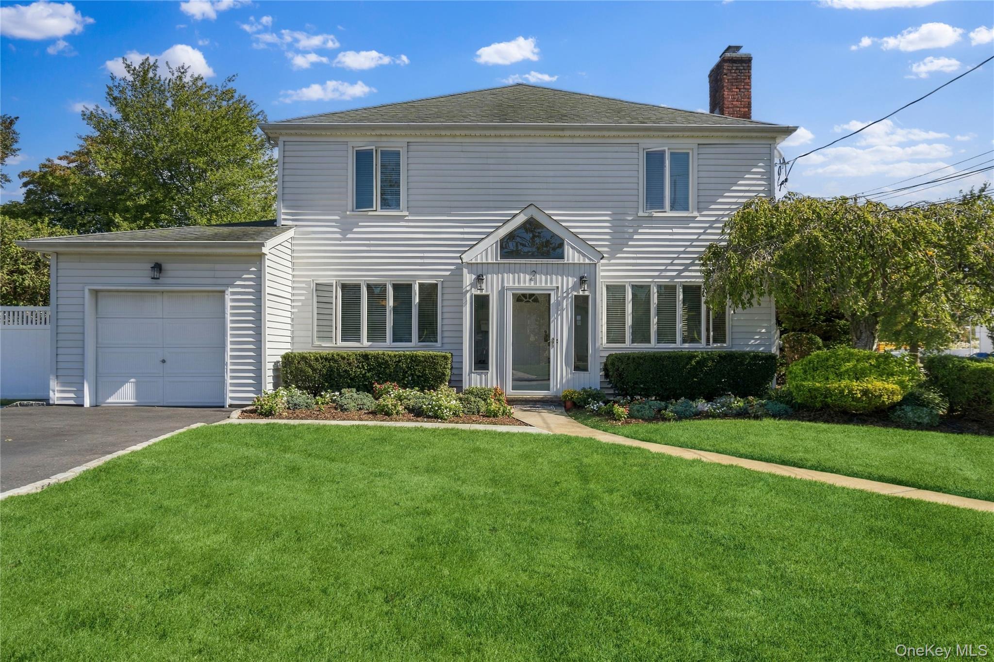 2 Amherst Place, Massapequa