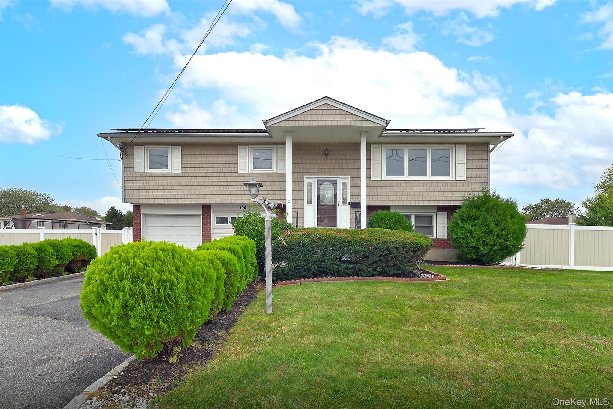 105 Lewis Avenue, Lindenhurst