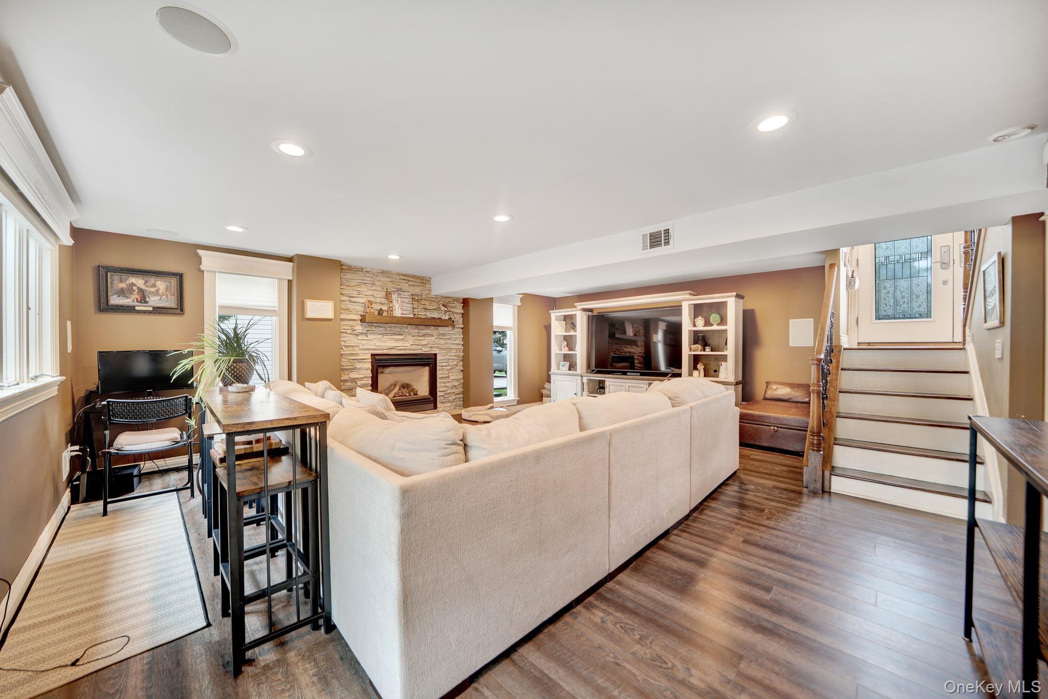 2817 Riverside Drive — photo 25