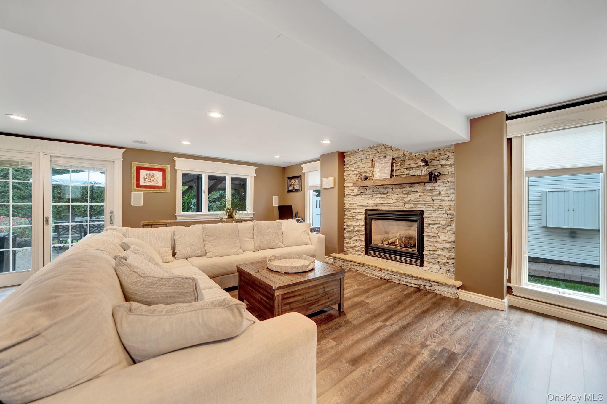 2817 Riverside Drive — photo 27