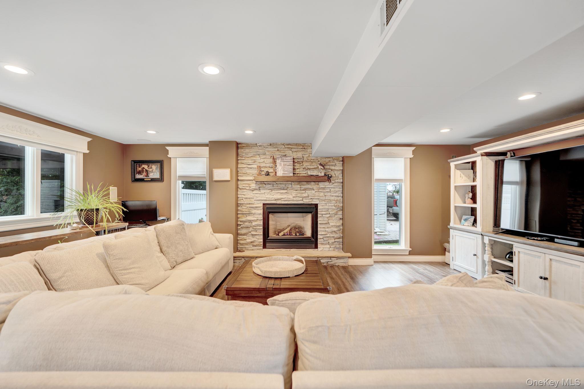 2817 Riverside Drive — photo 28