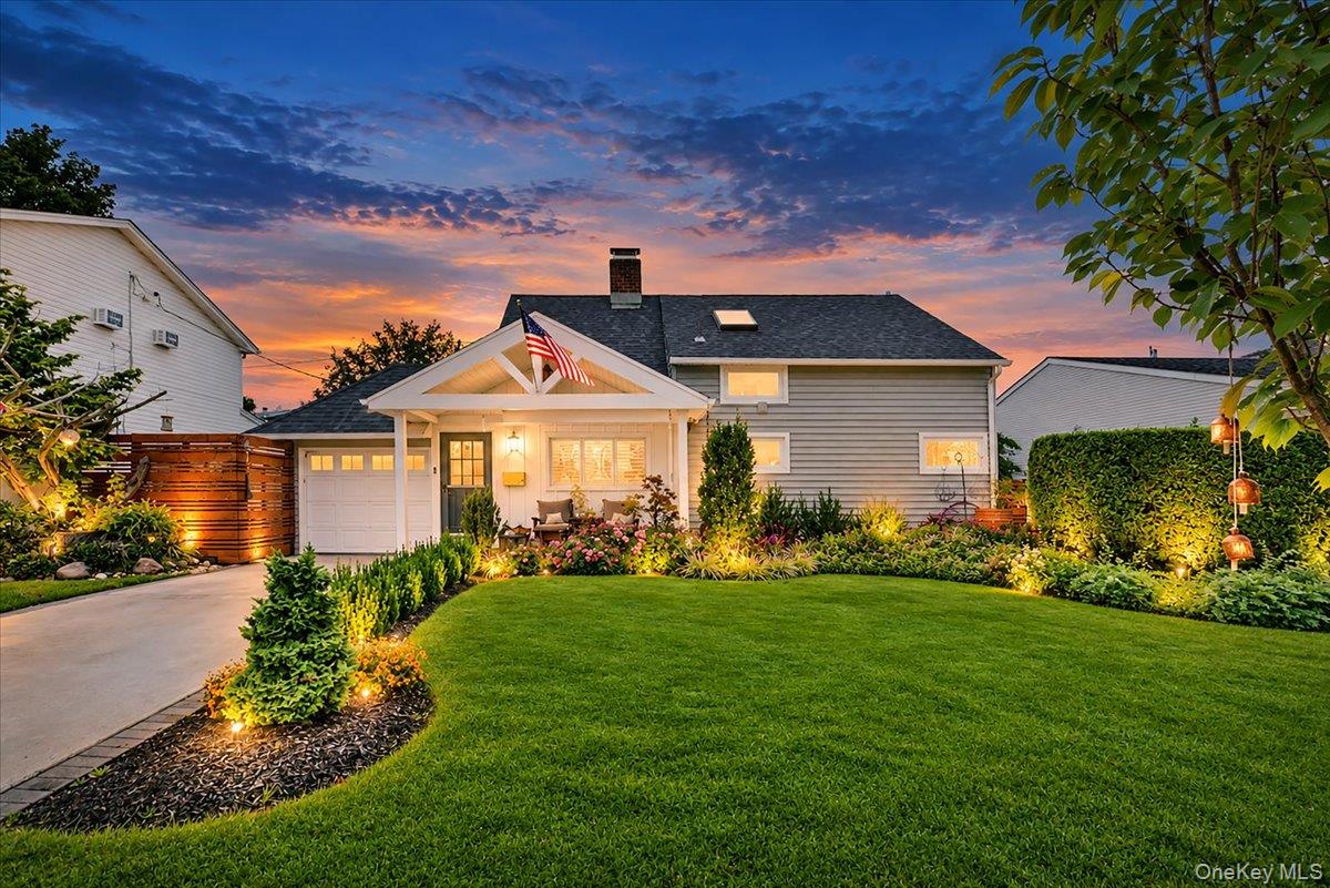17 Woodpecker Lane, Levittown