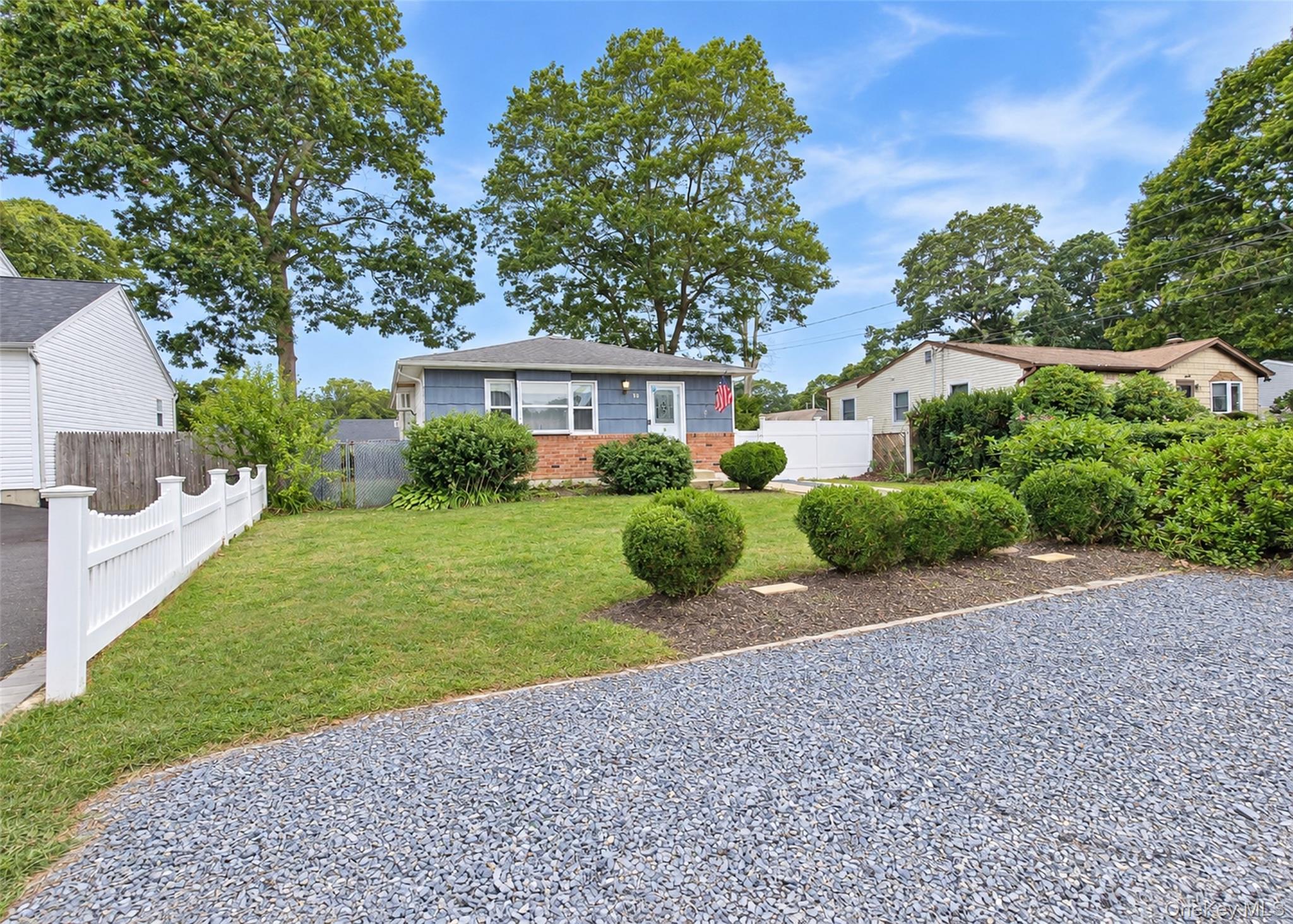 90 Robinwood Drive — photo 2