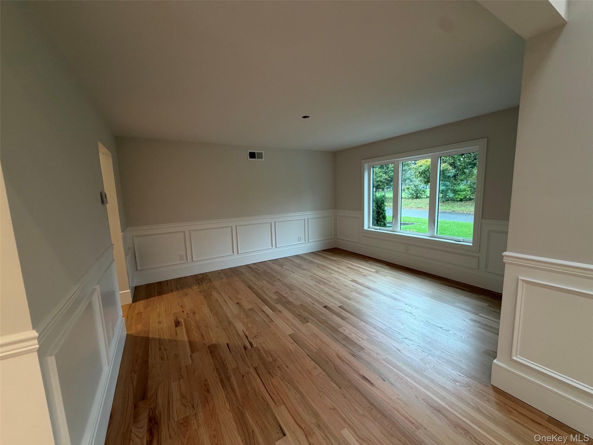 230 Willis Avenue — photo 5