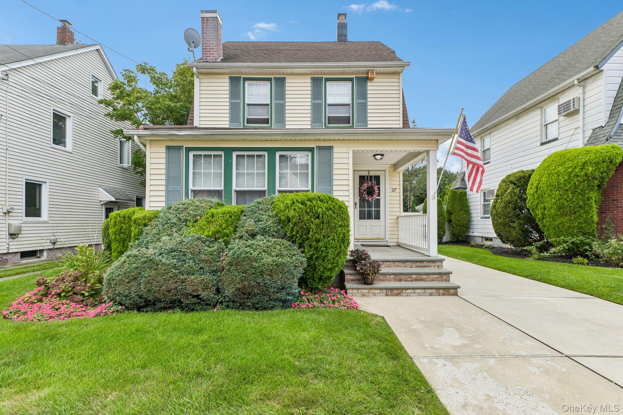 27 Juniper Avenue, Mineola