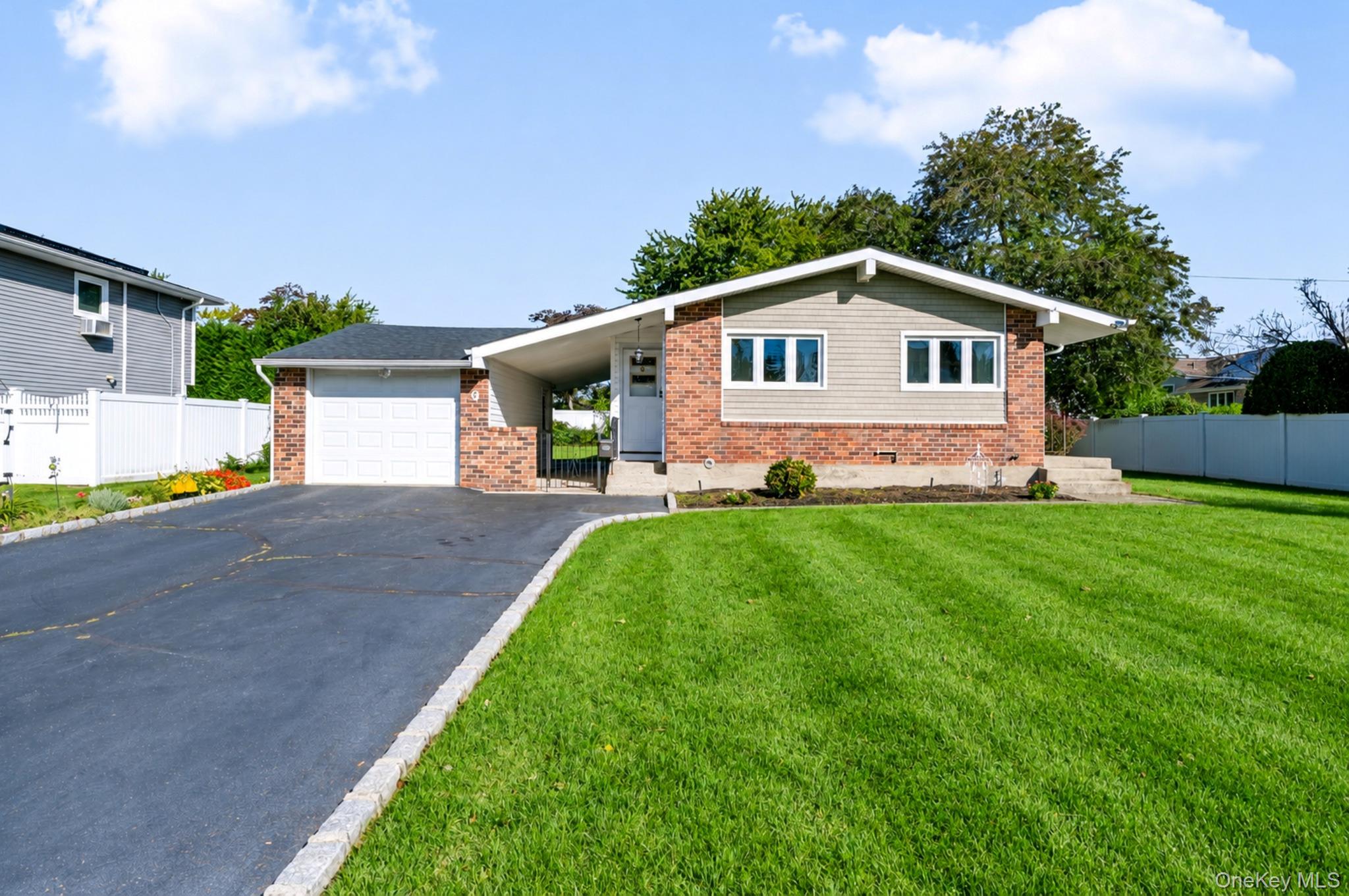 9 Plowboy Path, Commack