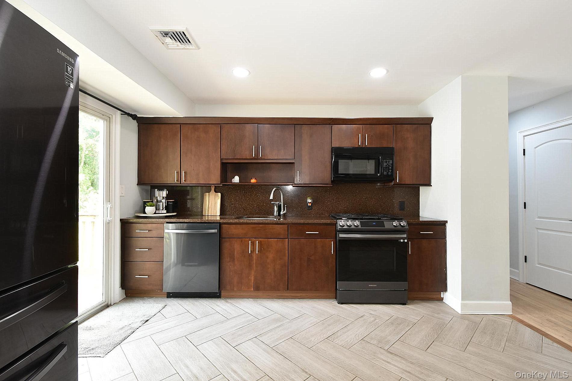 33 Jarvin Road — photo 11
