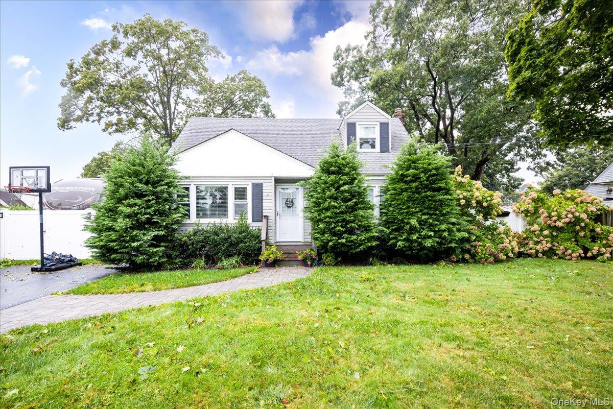 621 Fulton Avenue, Lindenhurst