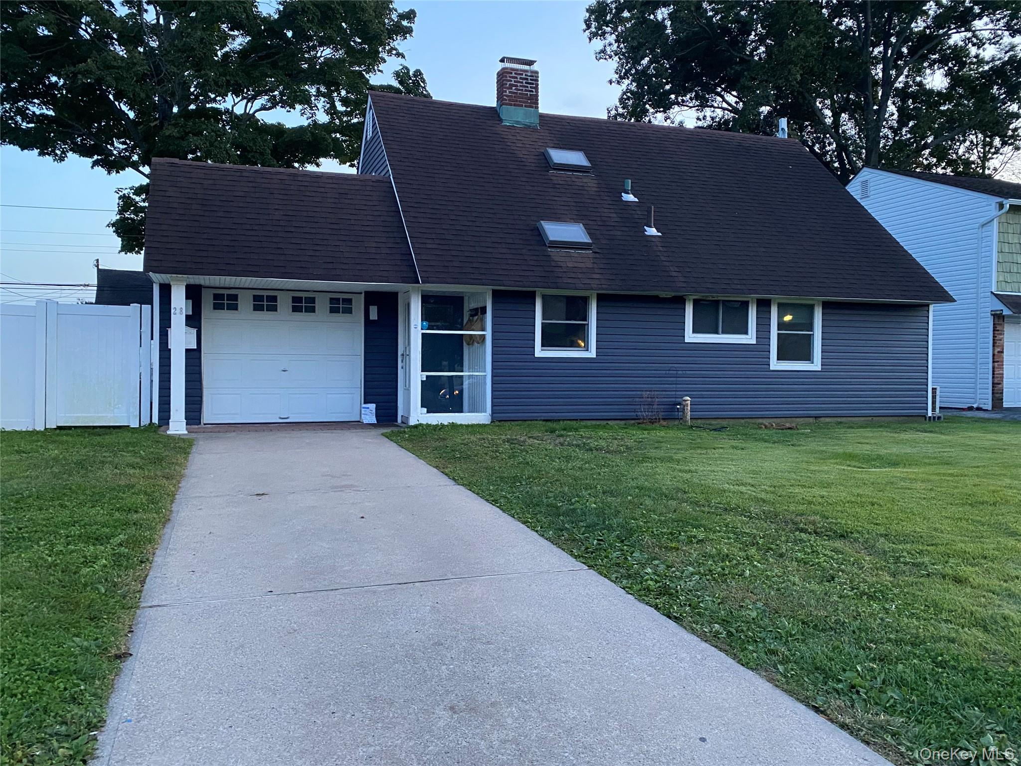 28 Marksman Lane, Levittown