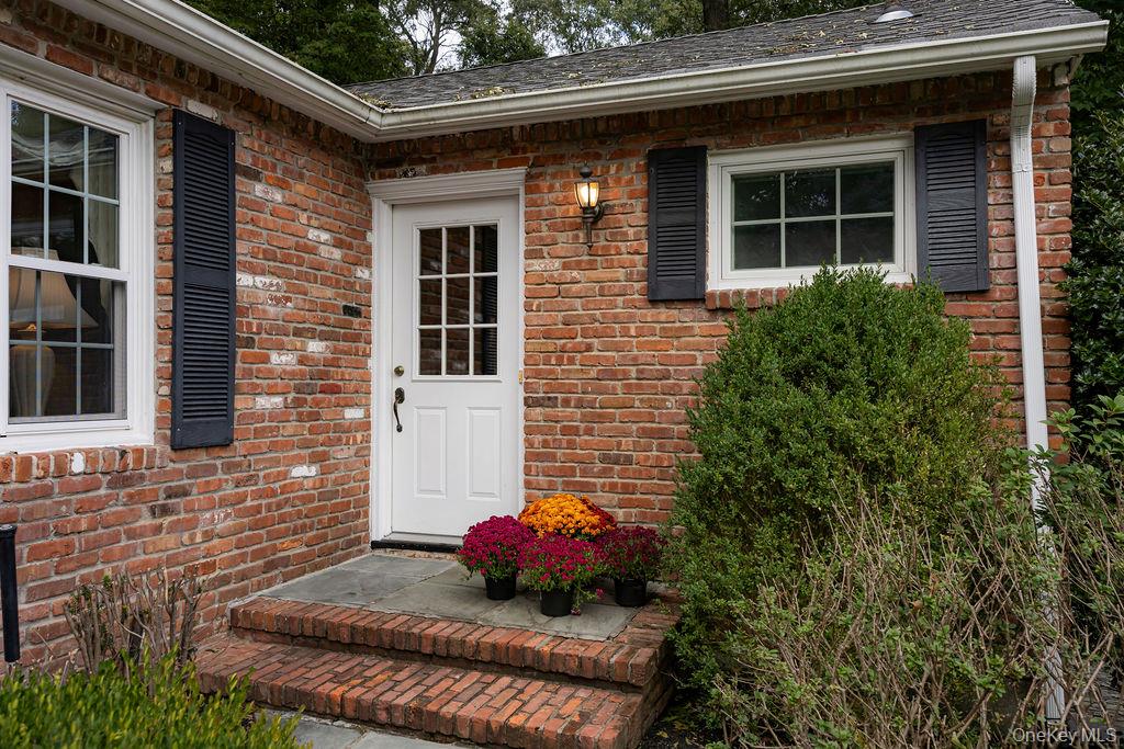 83 Christian Avenue — photo 2