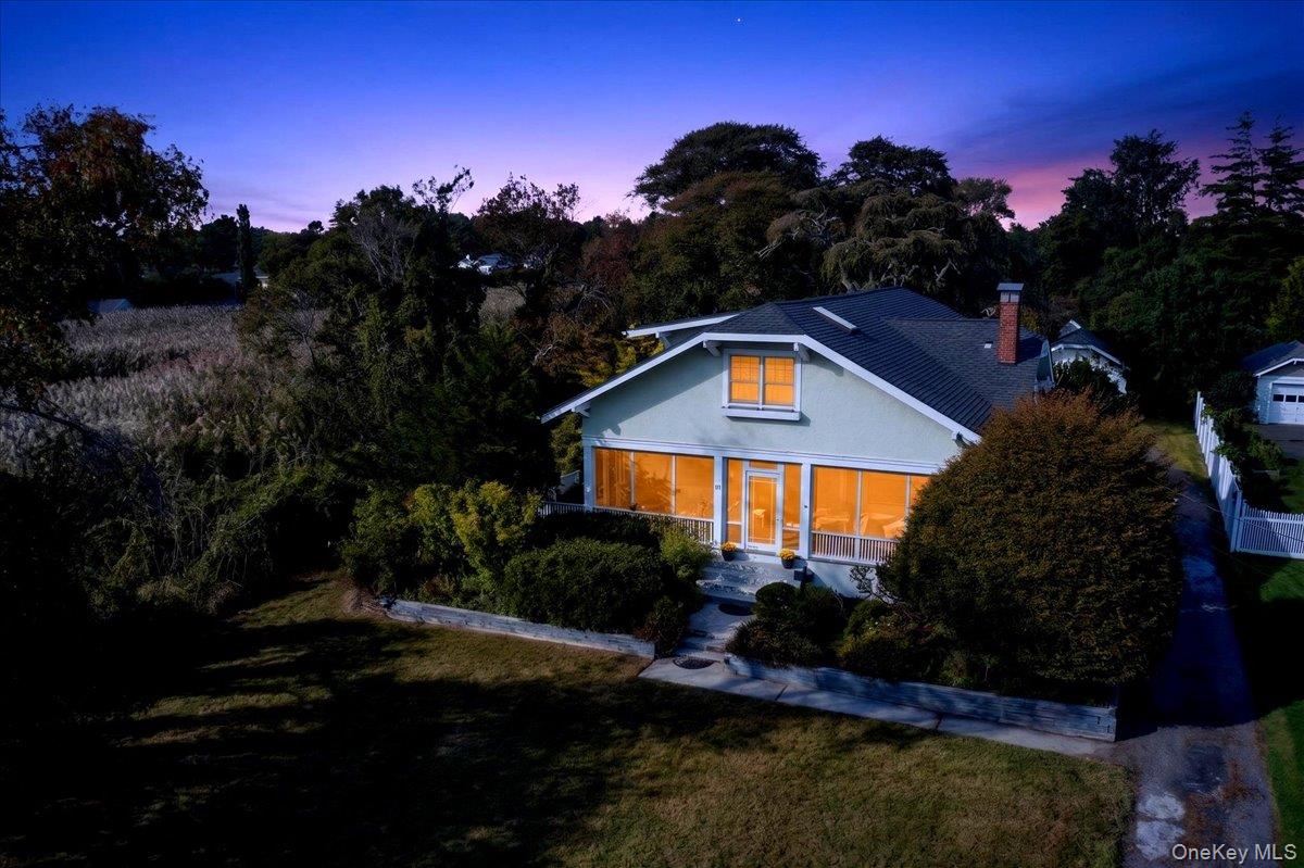 81 Oak Road, Bayport