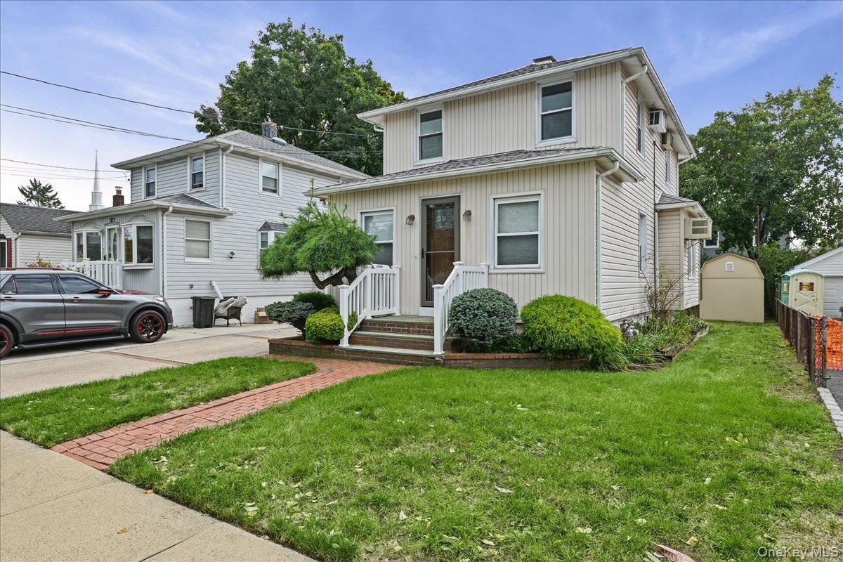 309 Frederick Avenue, Bellmore
