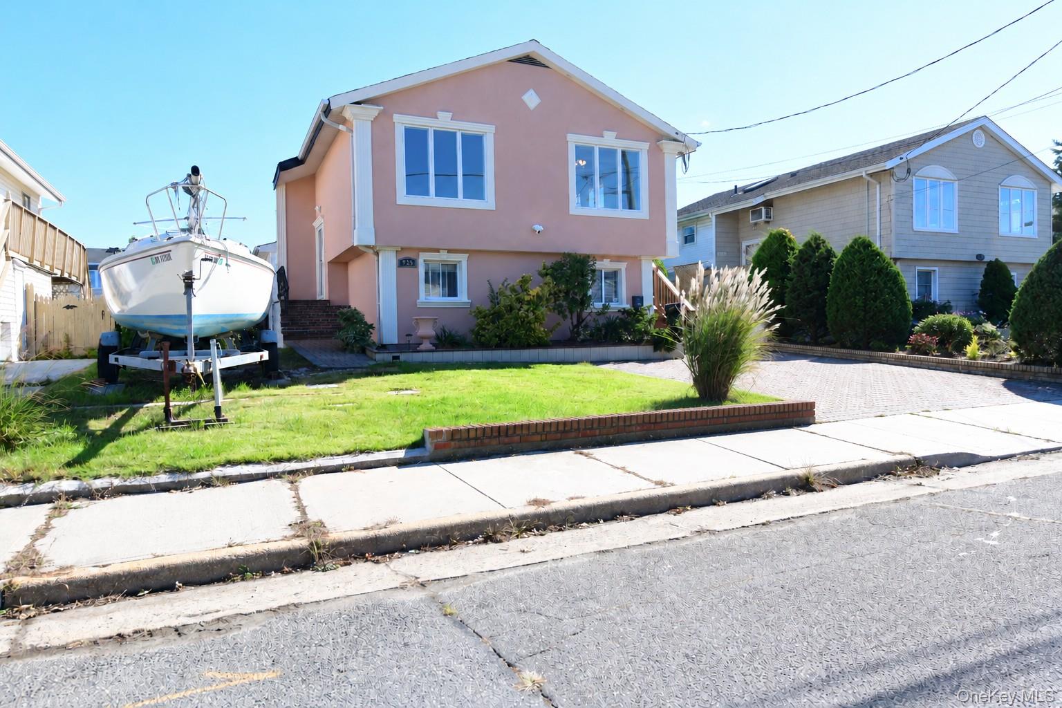 925 Long Beach Avenue — photo 2