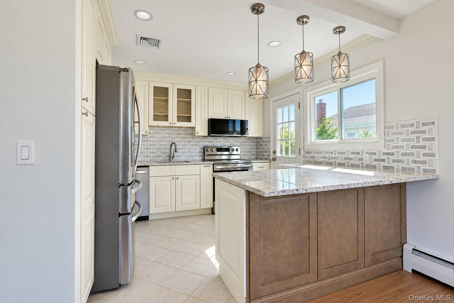 925 Long Beach Avenue — photo 4