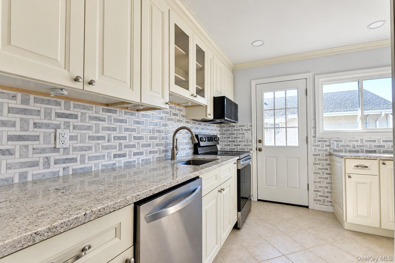 925 Long Beach Avenue — photo 5