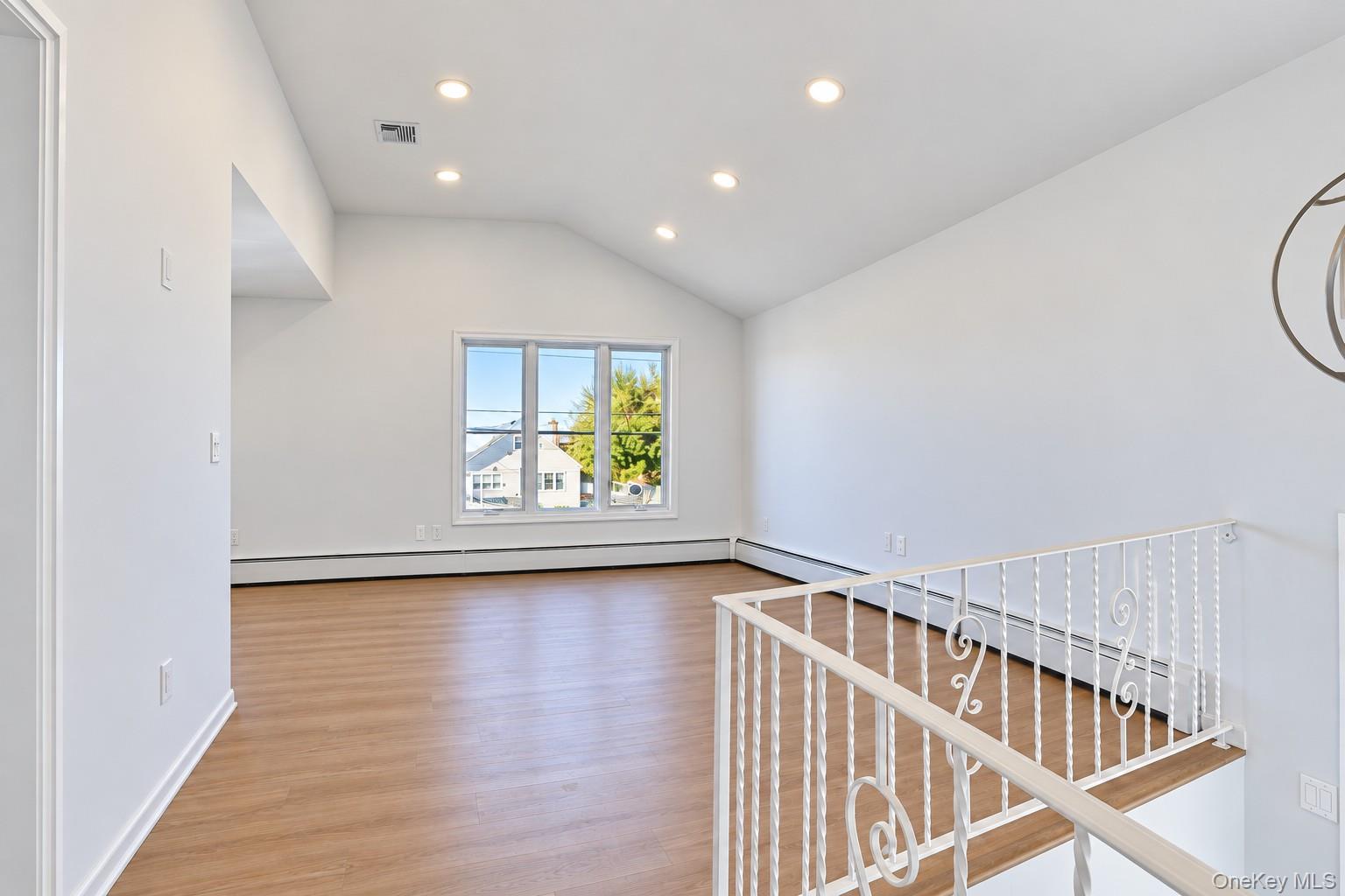 925 Long Beach Avenue — photo 7