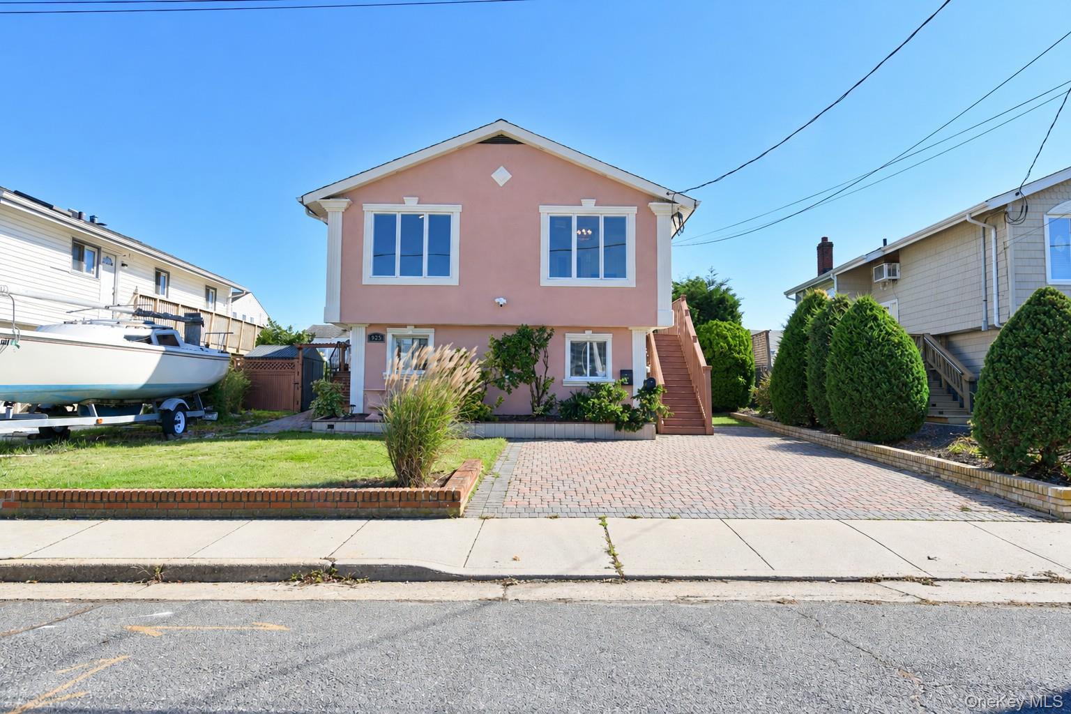 925 Long Beach Avenue, Freeport
