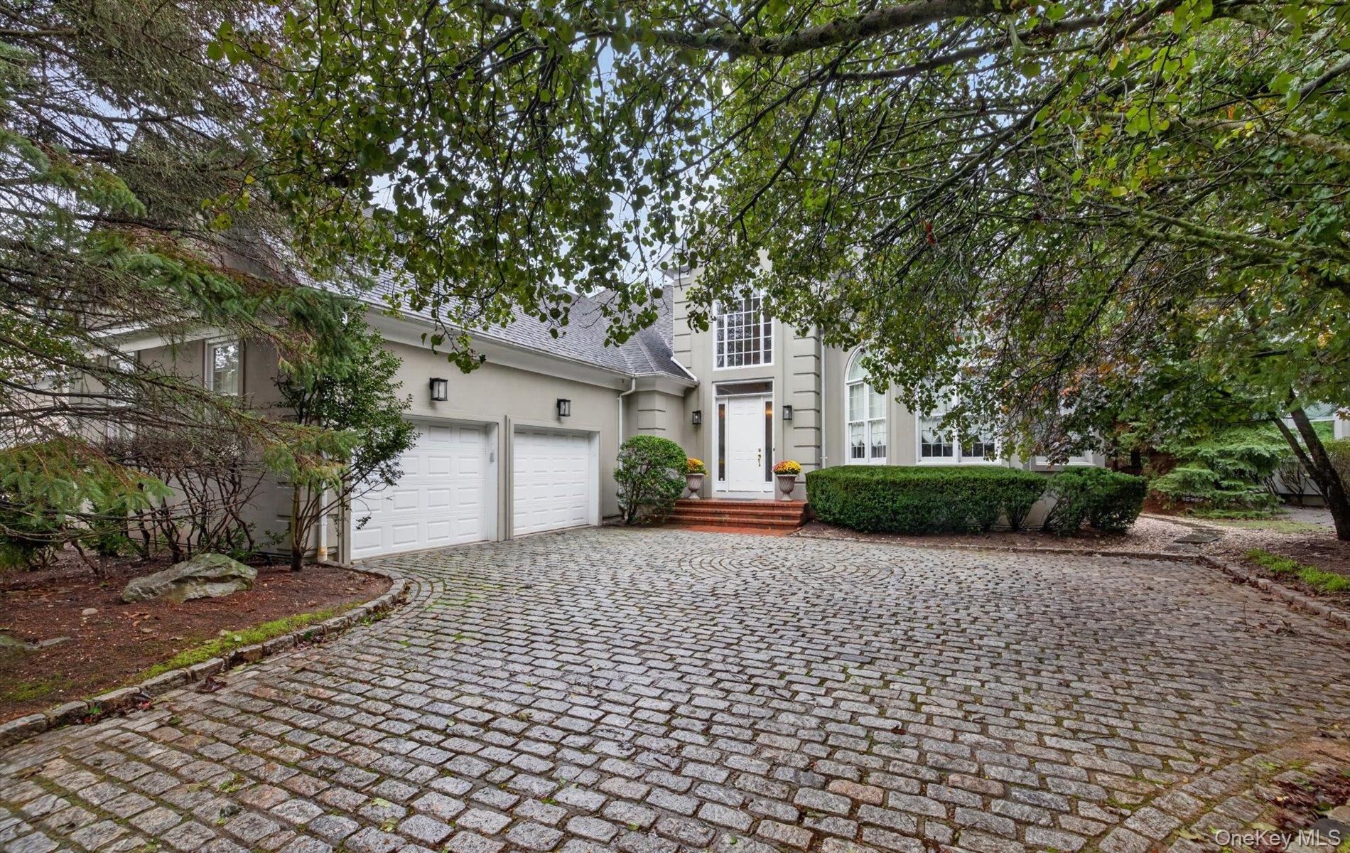36 Stone Hill Drive, Manhasset
