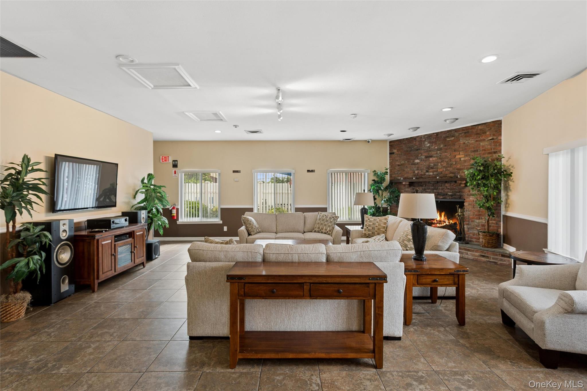 82 Alhambra Drive — photo 19