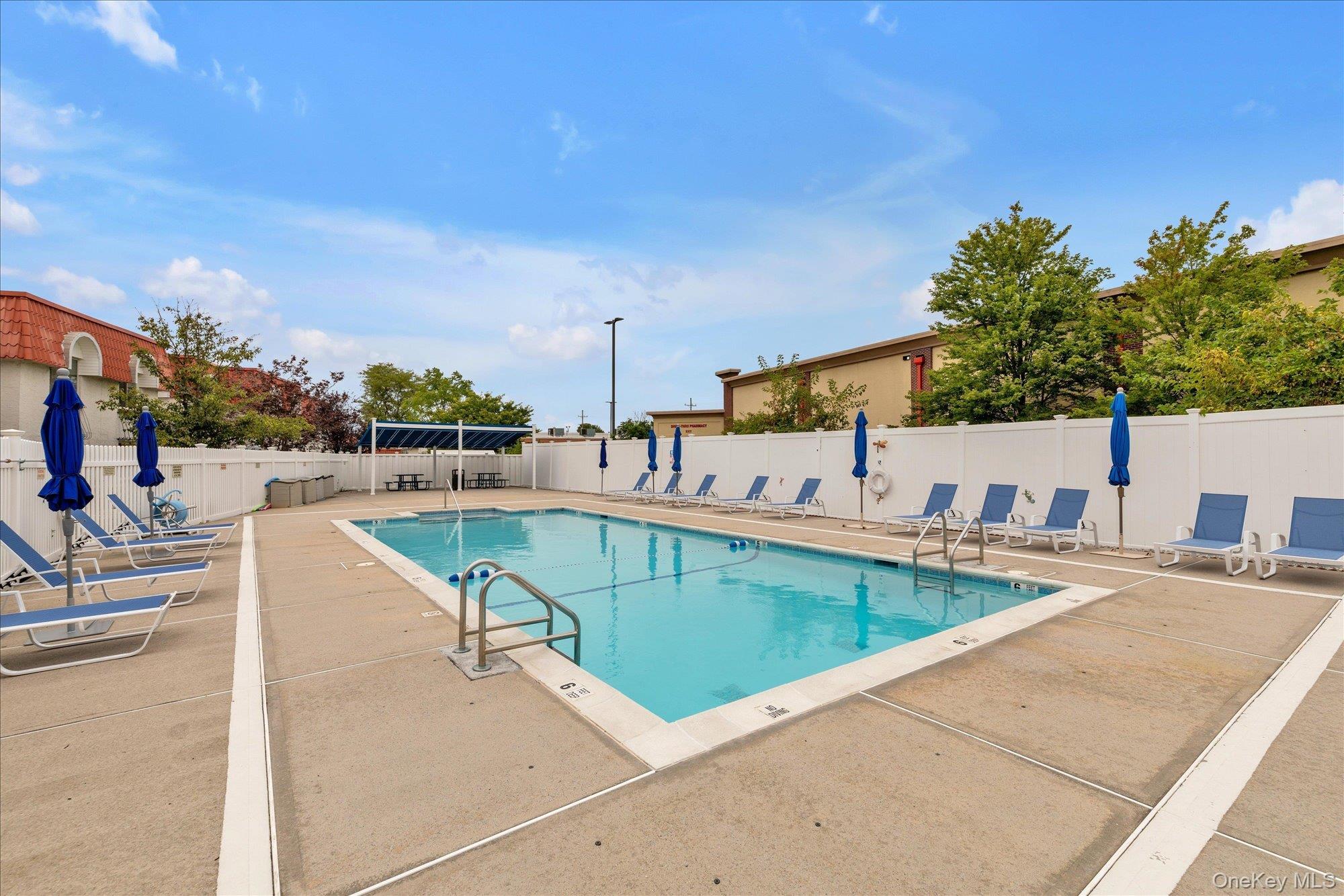 82 Alhambra Drive — photo 23