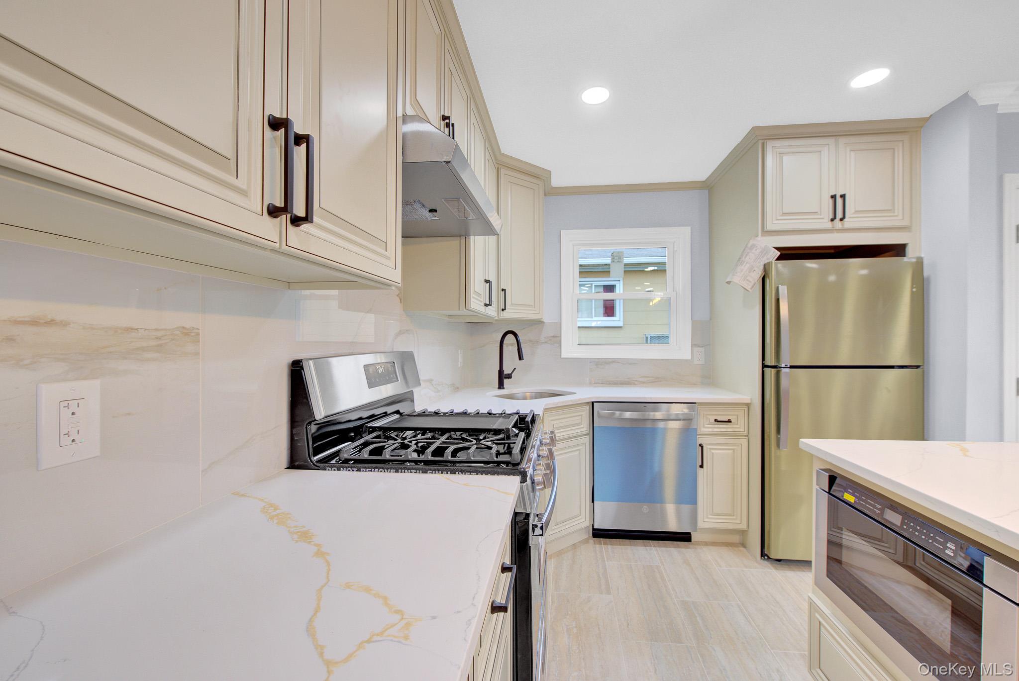 77 Roquette Avenue — photo 12