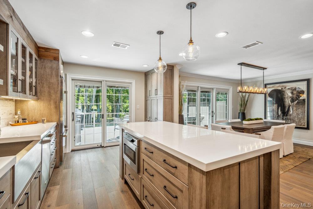 10 Pond View Court — photo 2