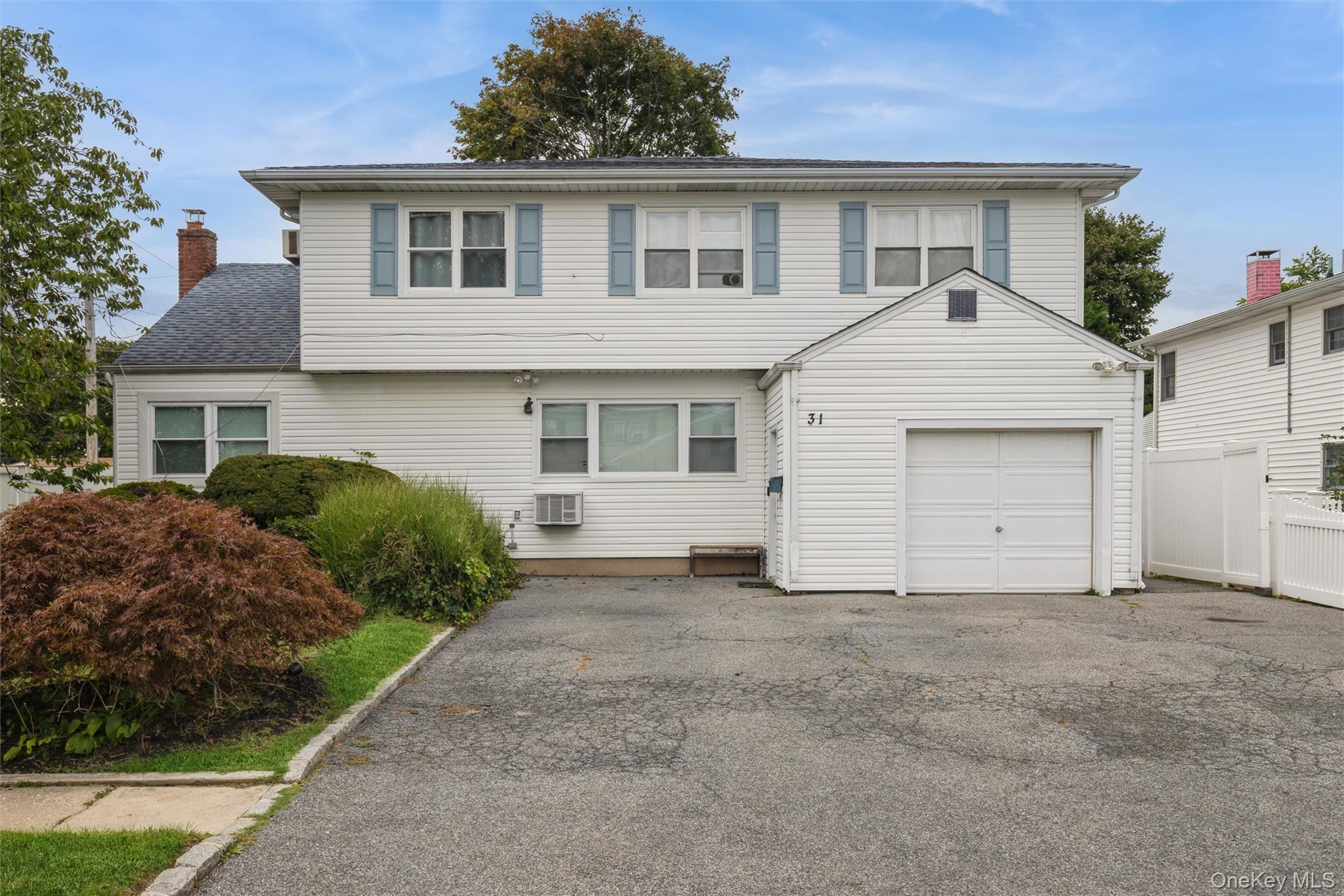 31 June Street, Lindenhurst