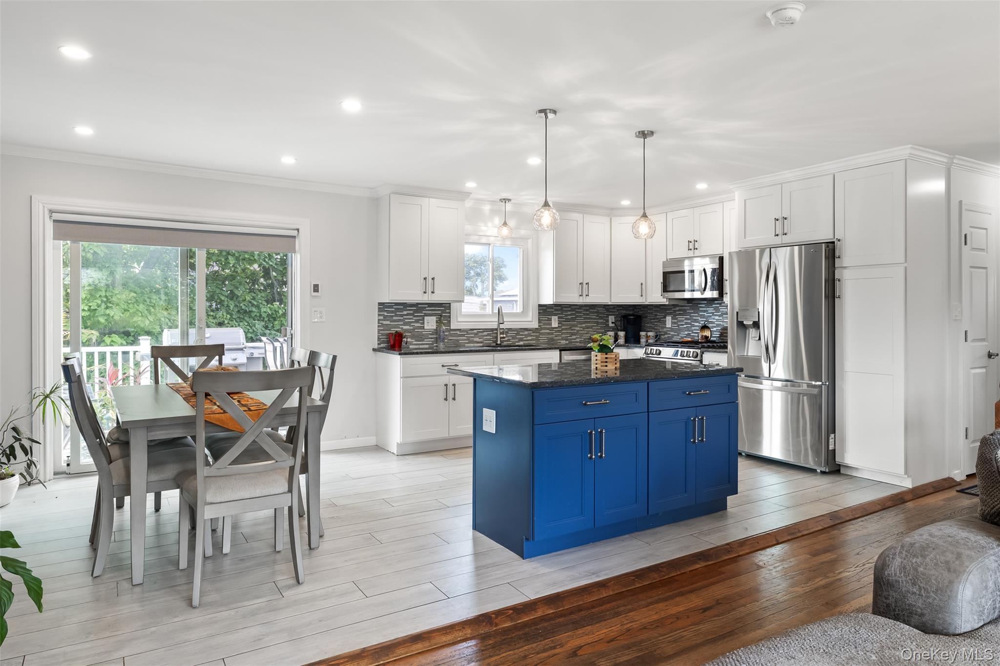 121 Lake Drive — photo 11