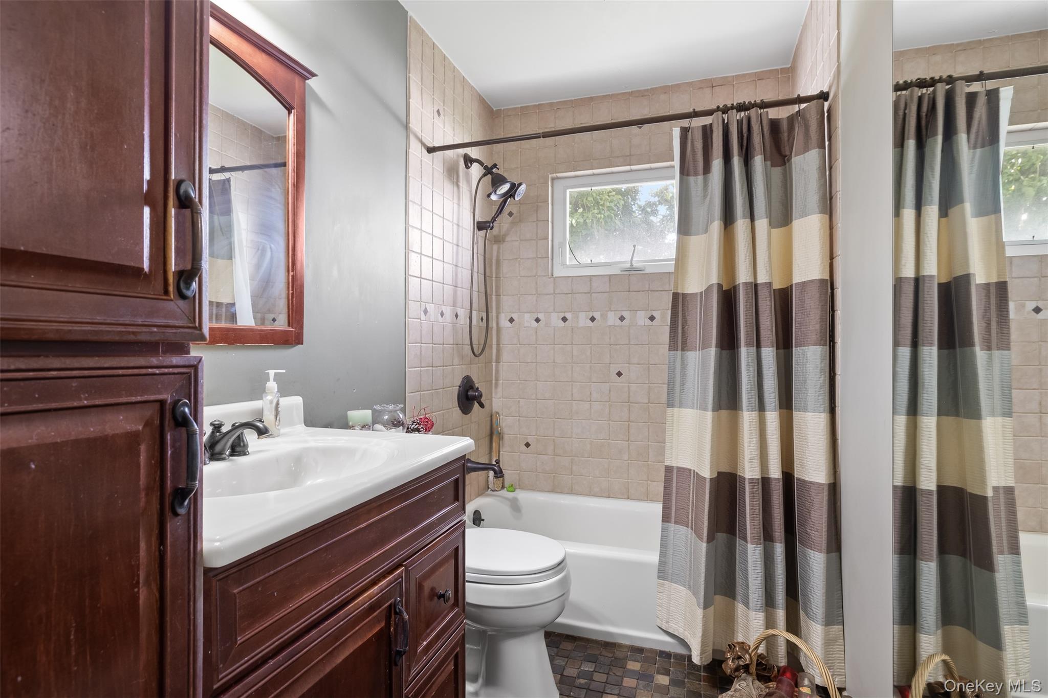 121 Lake Drive — photo 18