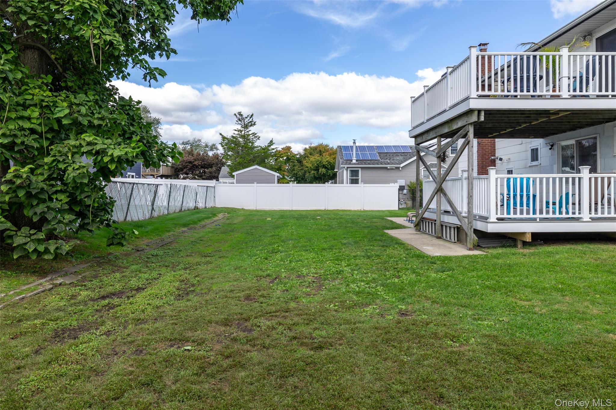 121 Lake Drive — photo 28