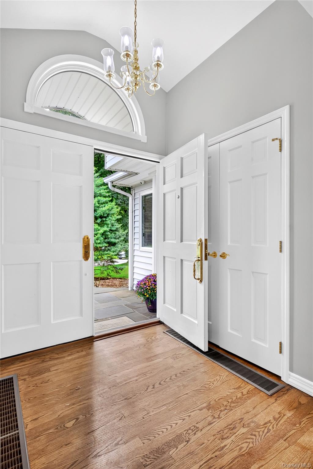 14 Maplewood Lane — photo 3