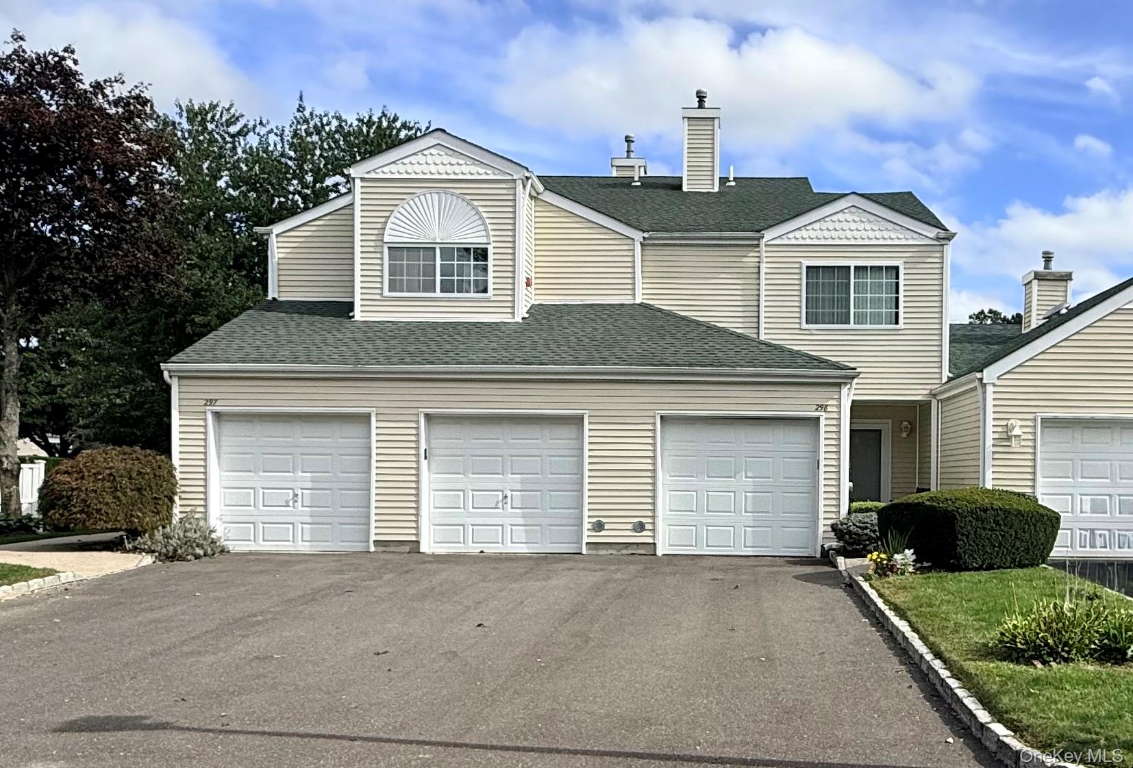 298 Prairie Court, Manorville