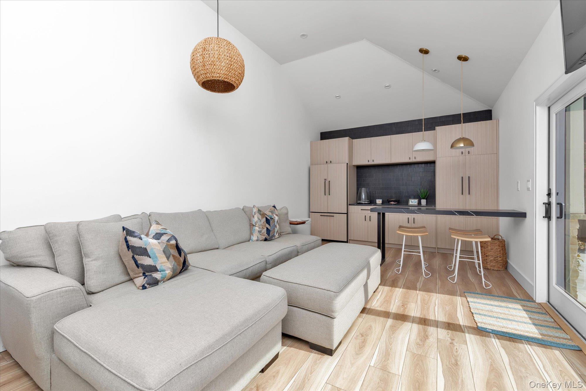 15 Alice Avenue — photo 33