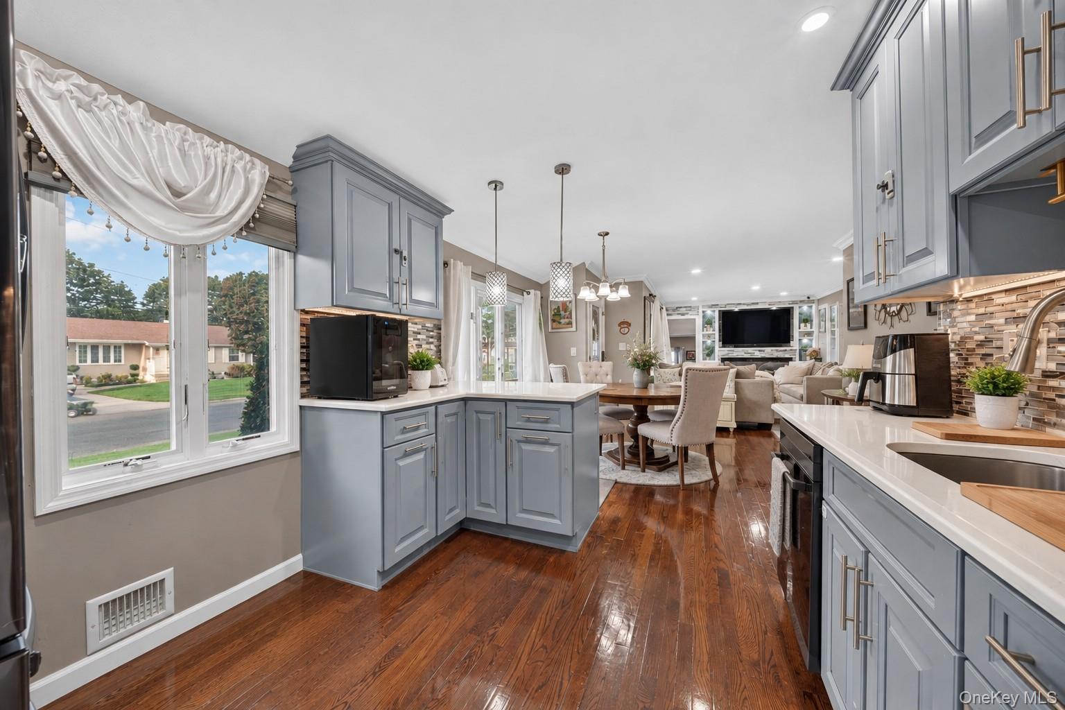 42 Blue Jay Drive — photo 11